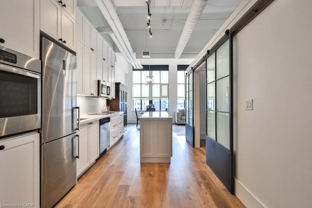 424-404 King Street W Property Photo 11