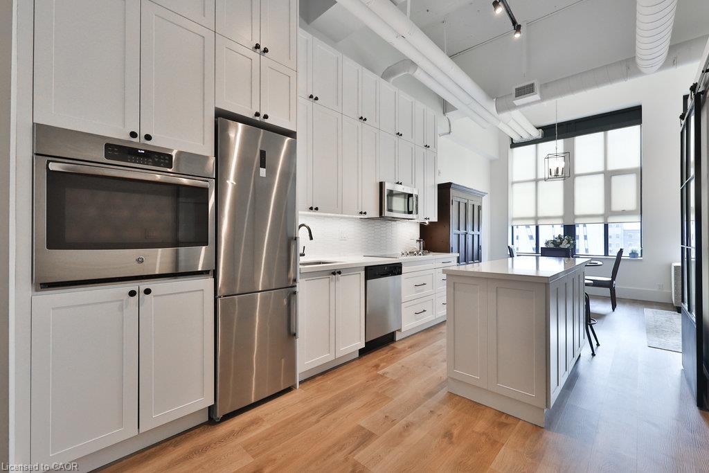 424-404 King Street W Property Photo 17