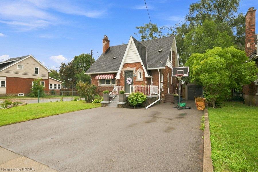 59 Lyons Avenue Property Photo 2