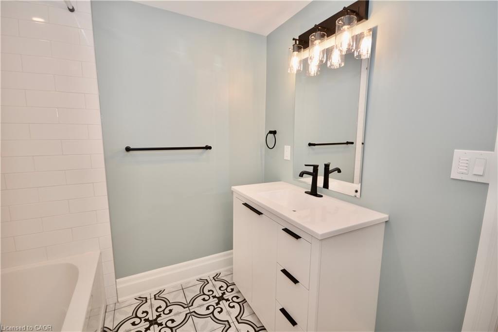 17 Inverness Avenue W Property Photo 12