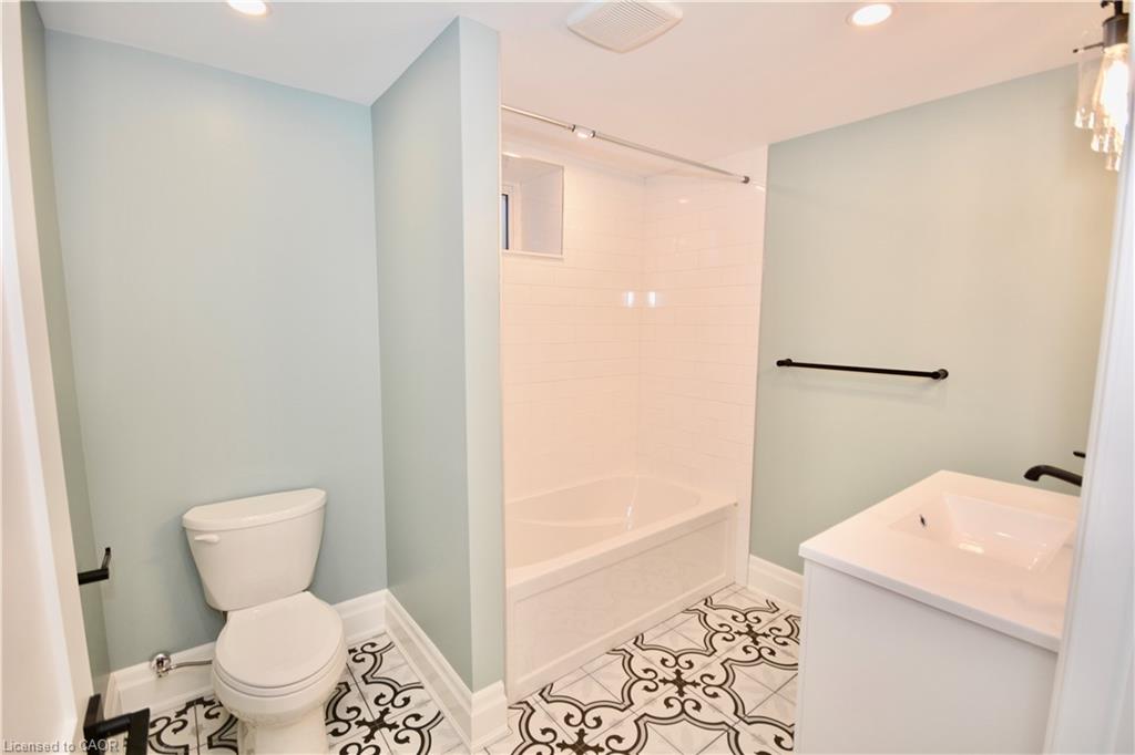 17 Inverness Avenue W Property Photo 13