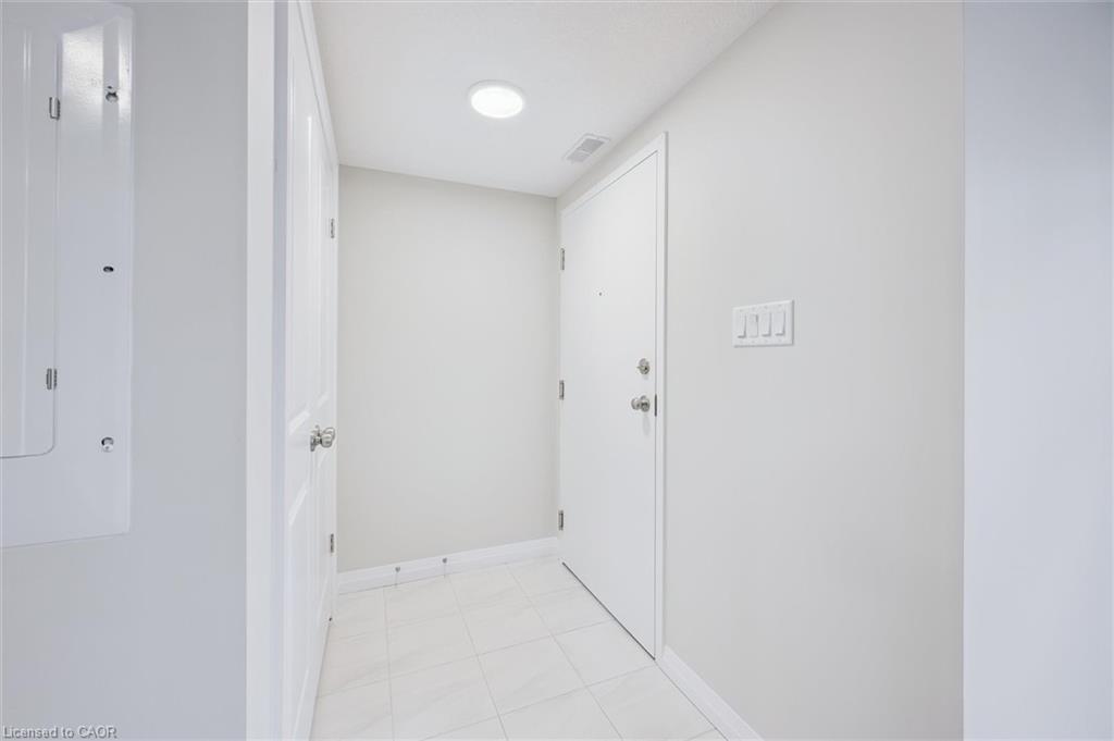 D13-410 Northfield Drive W Property Photo 5