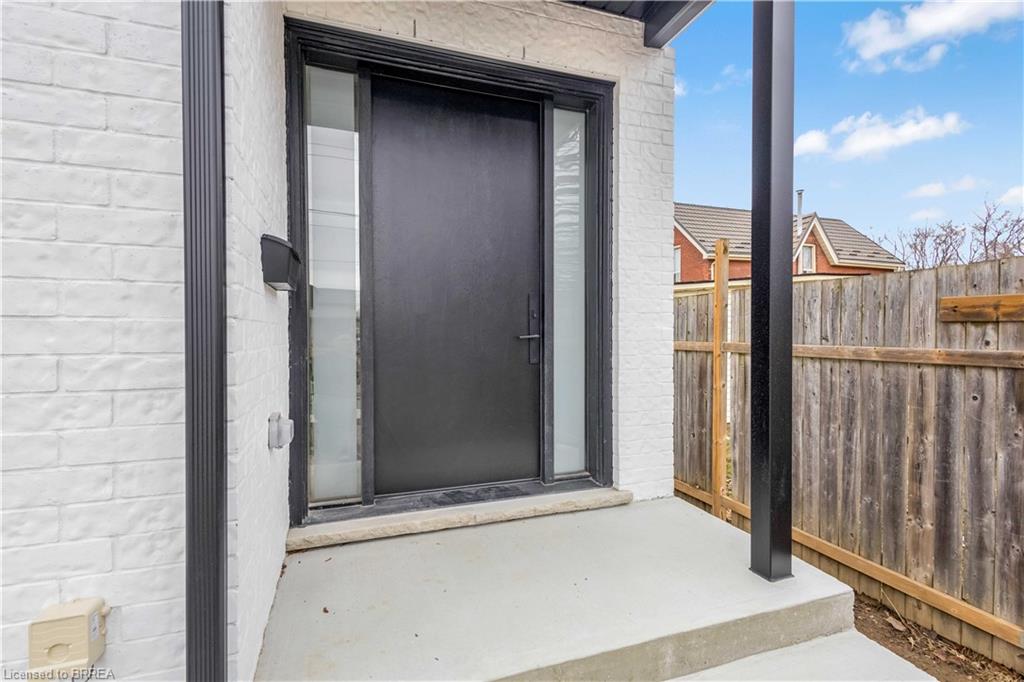109 Winniett Street Property Photo 3