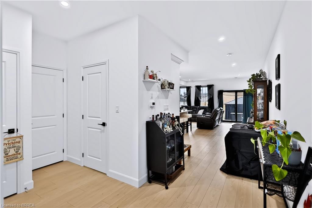 109 Winniett Street Property Photo 6