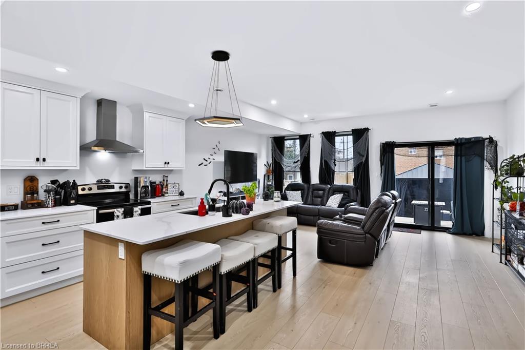 109 Winniett Street Property Photo 8