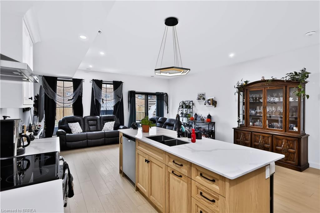 109 Winniett Street Property Photo 13