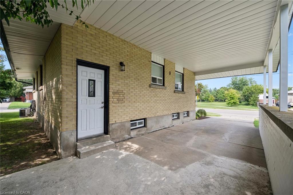216 Stevenson Street N Property Photo 17