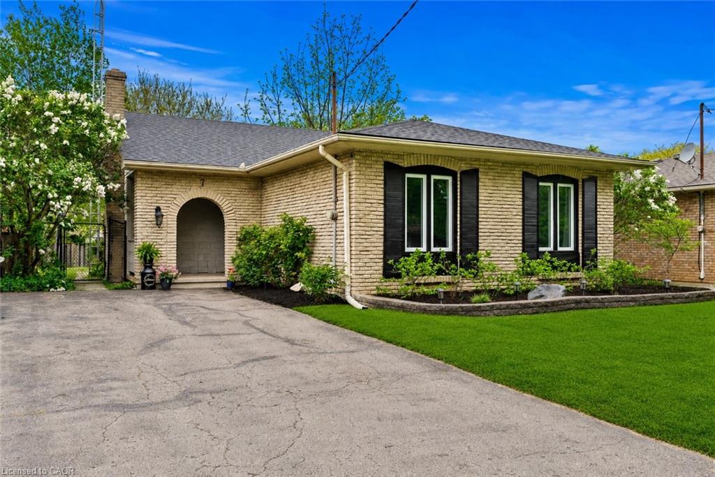 7 Ameer Drive Property Photo 1