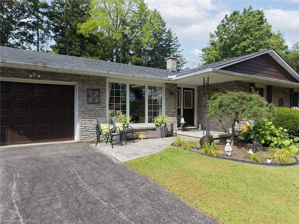 70 Berkley Crescent Property Photo 2