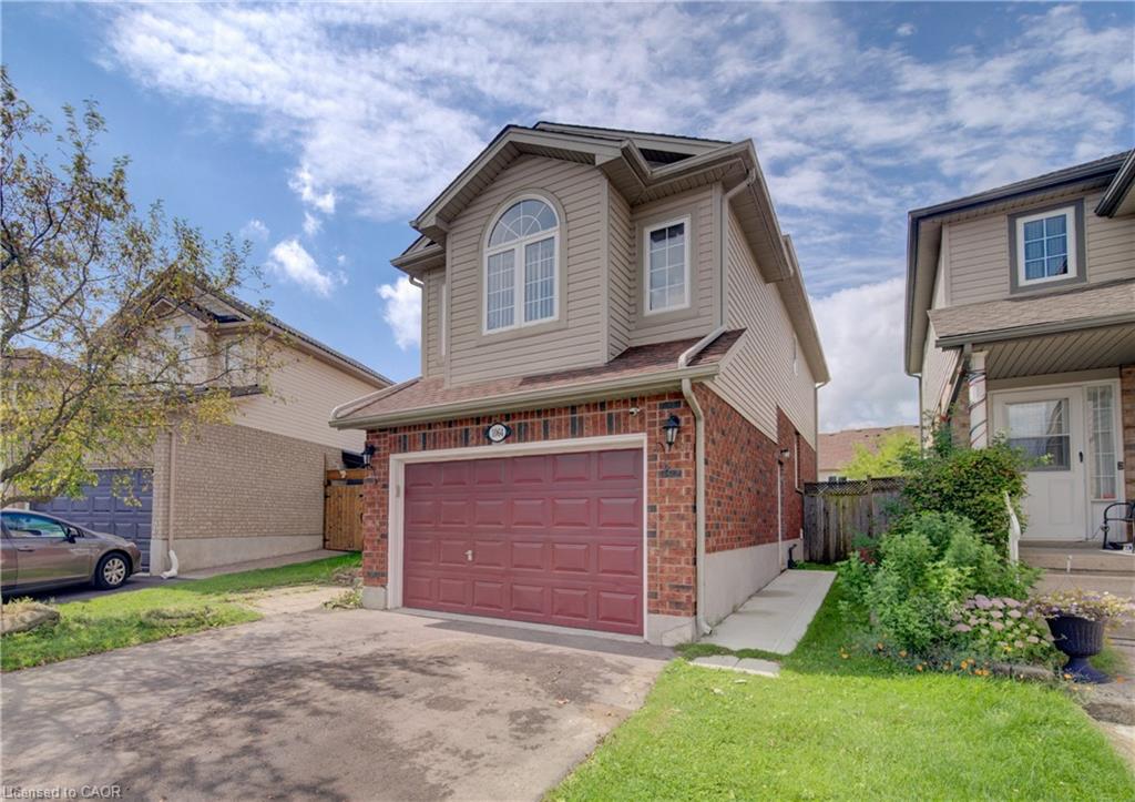 1064 Copper Leaf Crescent Property Photo 2