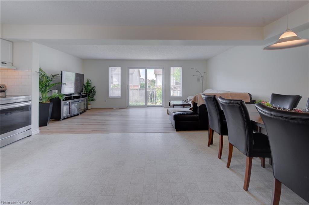 1064 Copper Leaf Crescent Property Photo 6