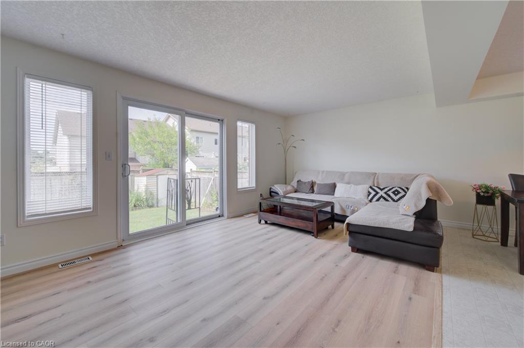 1064 Copper Leaf Crescent Property Photo 11