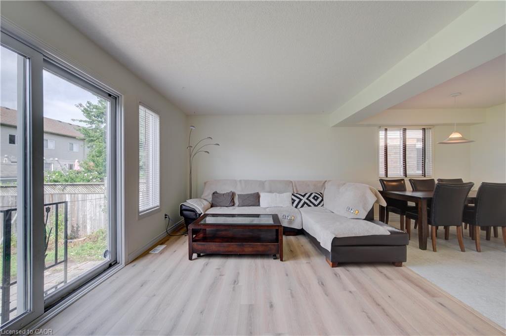 1064 Copper Leaf Crescent Property Photo 12