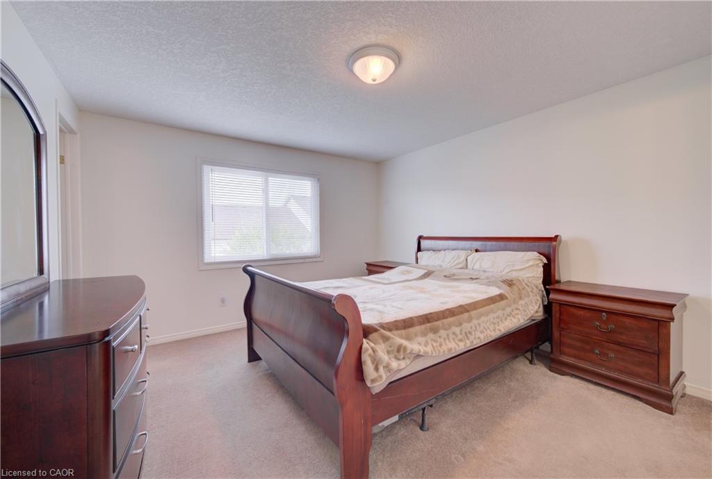 1064 Copper Leaf Crescent Property Photo 21