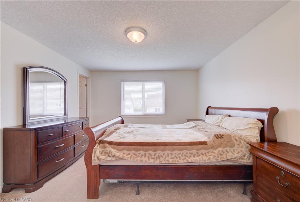 1064 Copper Leaf Crescent Property Photo 22