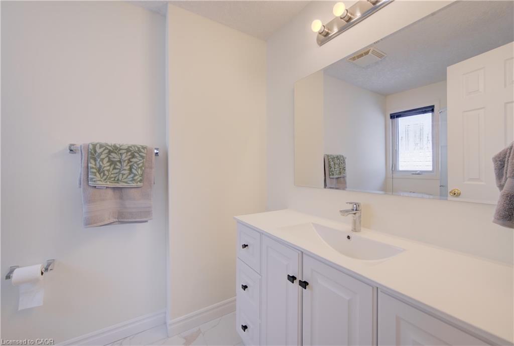 1064 Copper Leaf Crescent Property Photo 24