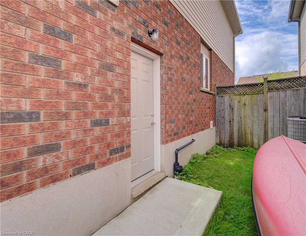 1064 Copper Leaf Crescent Property Photo 43