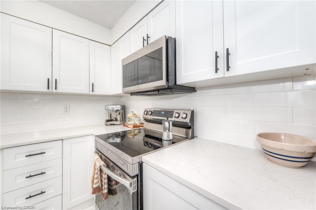 402-225 Harvard Place Property Photo 4