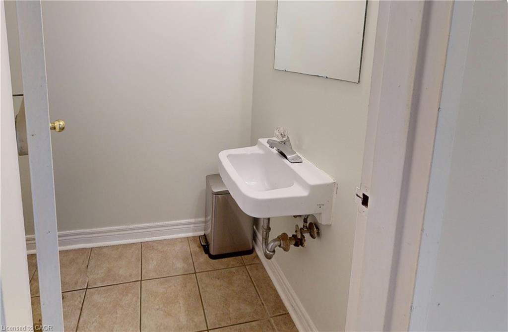 3-132 Lock Street W Property Photo 22