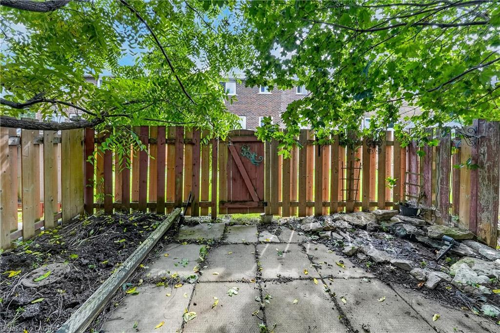 3-132 Lock Street W Property Photo 25