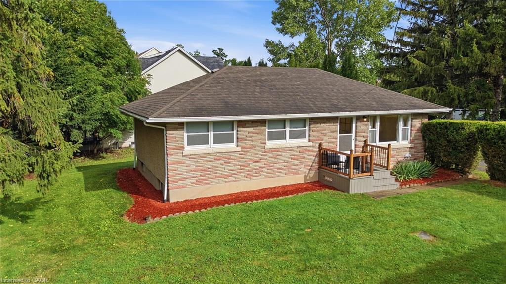 557 Mississauga Street Property Photo 4