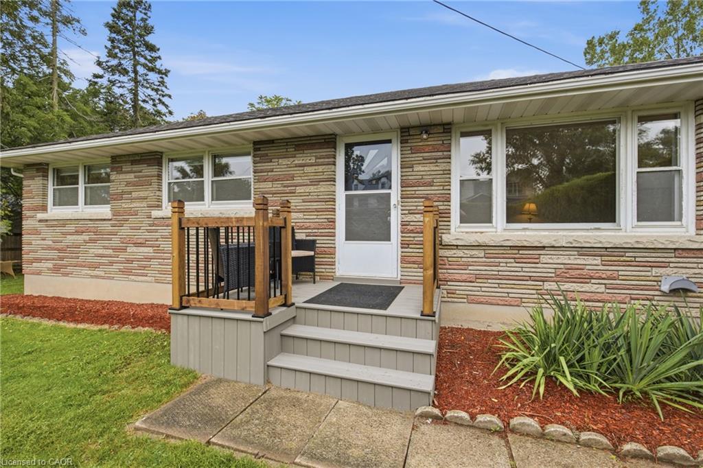 557 Mississauga Street Property Photo 9