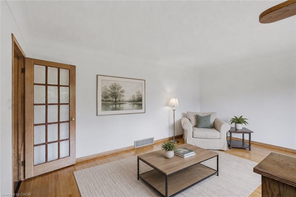 557 Mississauga Street Property Photo 11