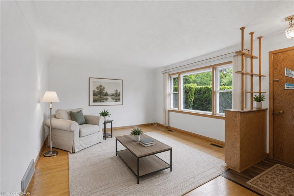 557 Mississauga Street Property Photo 12