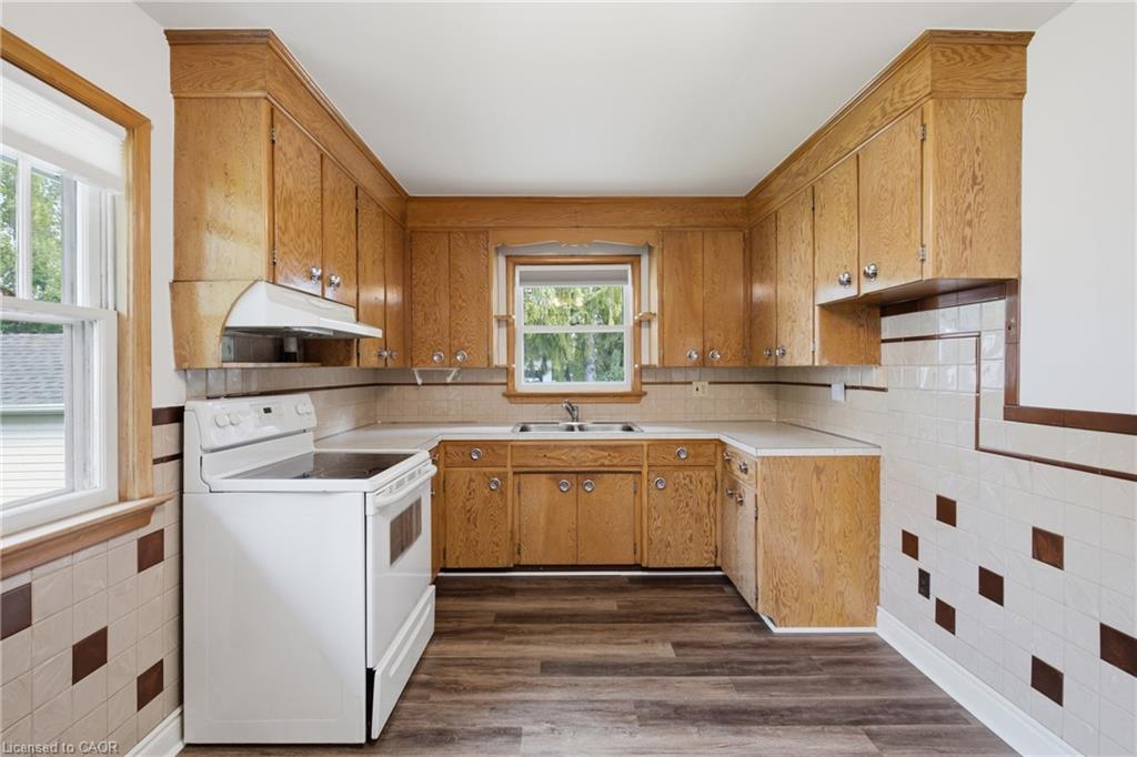 557 Mississauga Street Property Photo 15