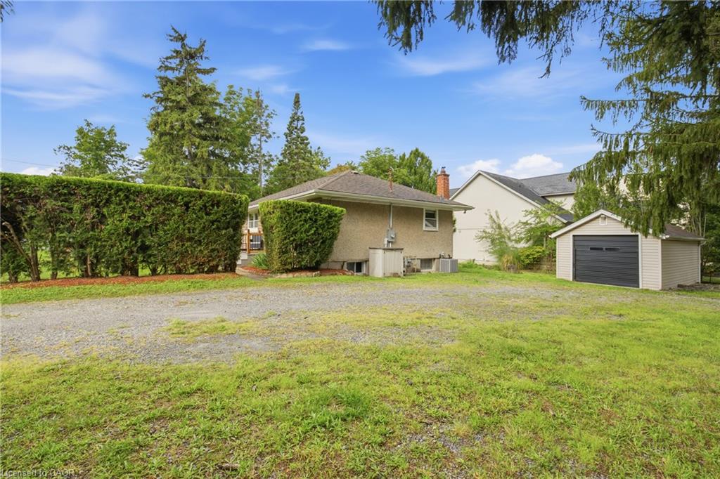 557 Mississauga Street Property Photo 39
