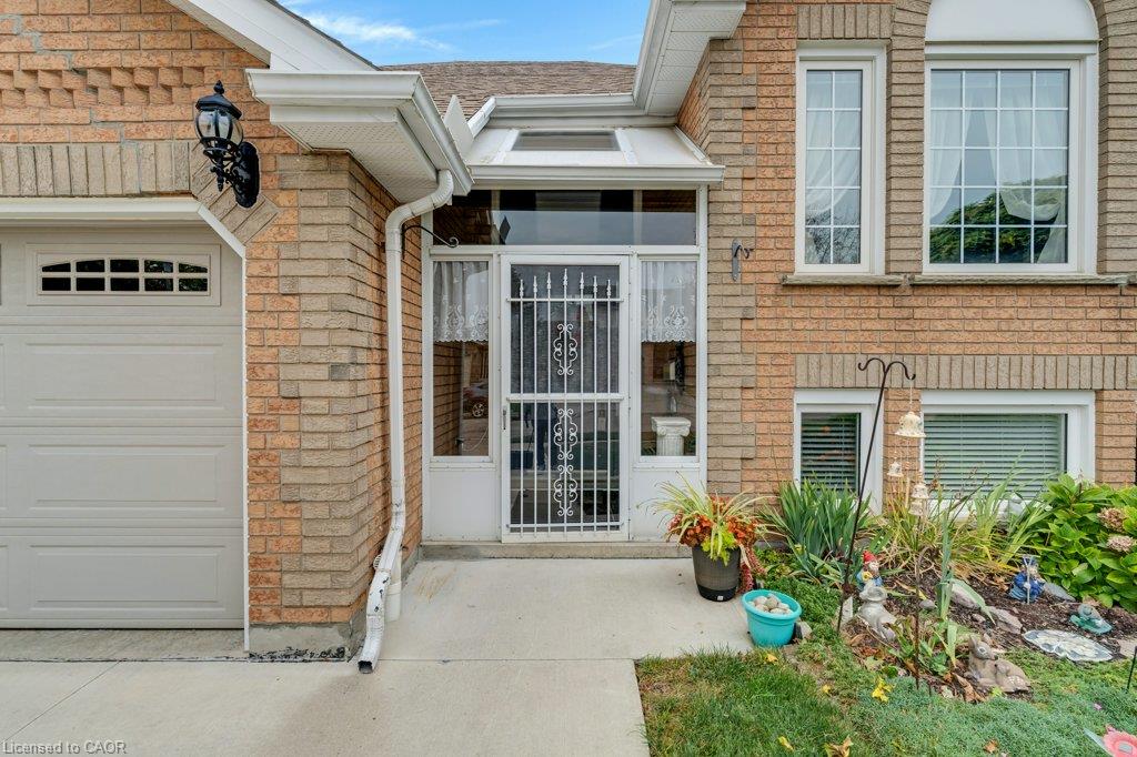 94 Dawn Crescent Property Photo 2