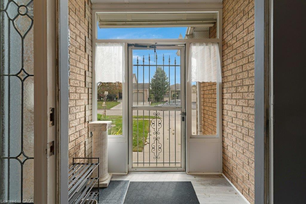 94 Dawn Crescent Property Photo 3