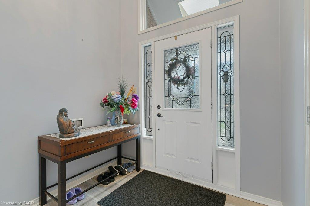 94 Dawn Crescent Property Photo 4