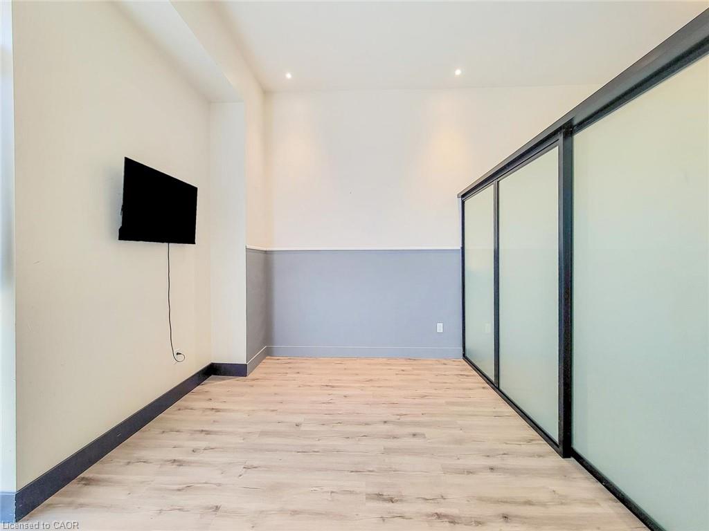 121 King Street E Property Photo 17