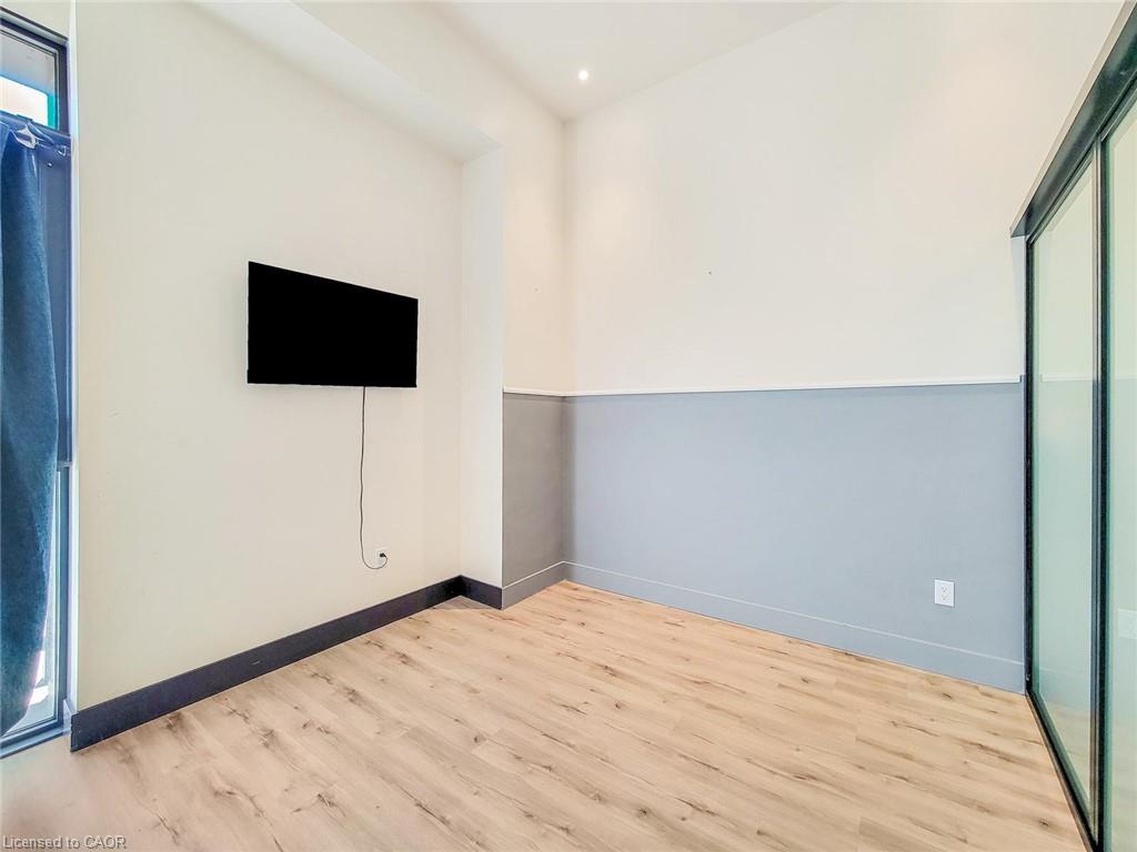 121 King Street E Property Photo 18