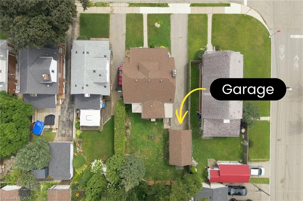 96 Huxley Avenue S Property Photo 2