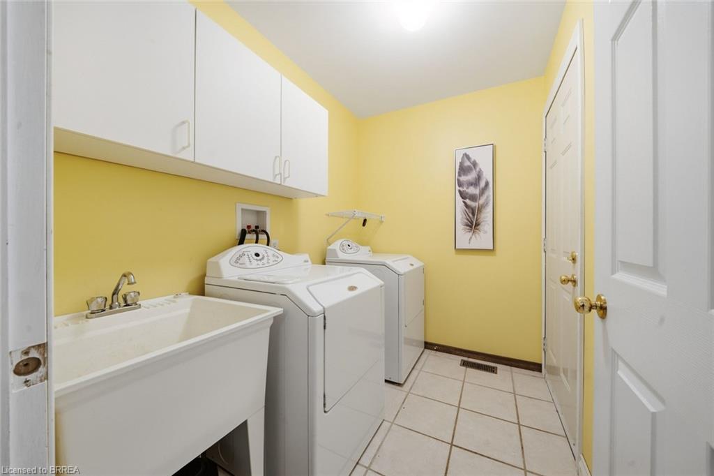23-24 Griffiths Drive Property Photo 20