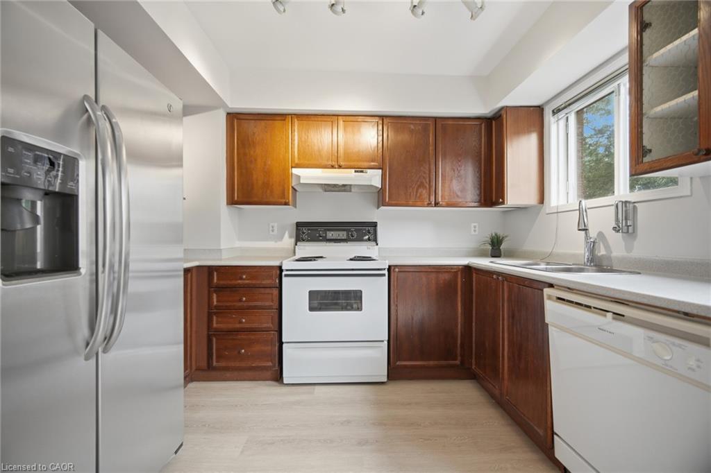108-1050 Bristol Road W Property Photo 15