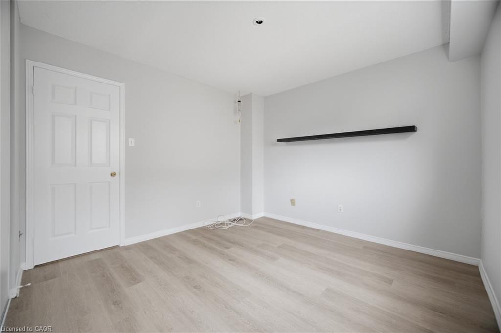108-1050 Bristol Road W Property Photo 34