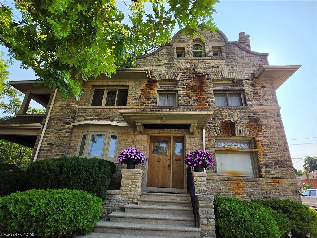 71 Norfolk Street N Property Photo 2