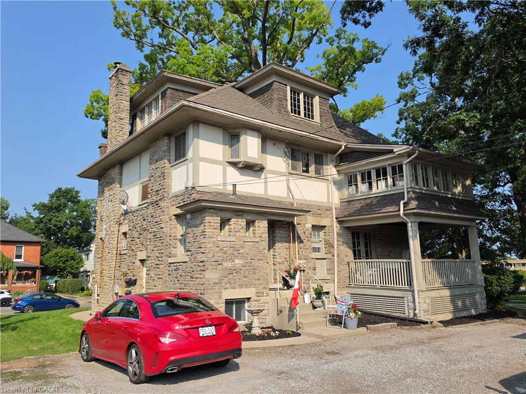 71 Norfolk Street N Property Photo 8