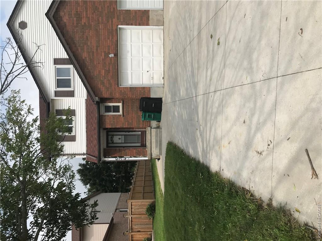 634A Pinerow Crescent Property Photo 1