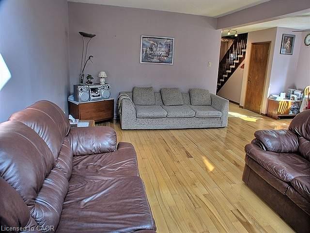 634a Pinerow Crescent Property Photo 4