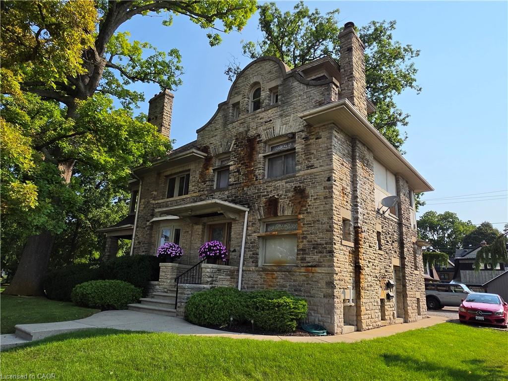 71 Norfolk Street N Property Photo 1