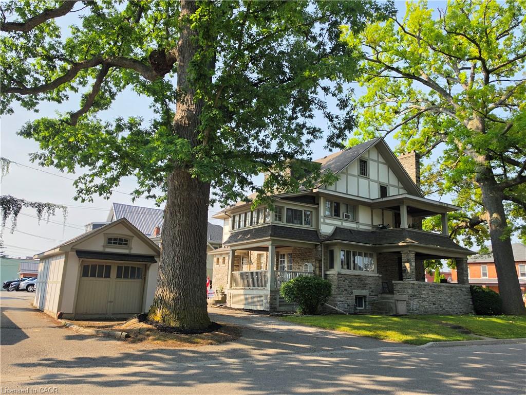 71 Norfolk Street N Property Photo 6