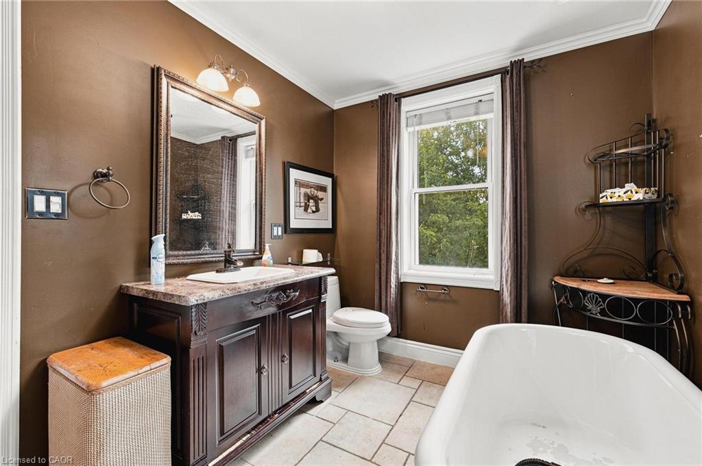 450 Main Street W Property Photo 37