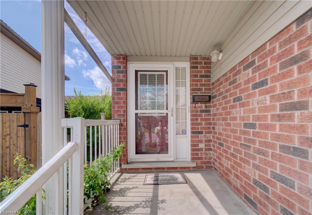 1064 Copper Leaf Crescent Property Photo 3