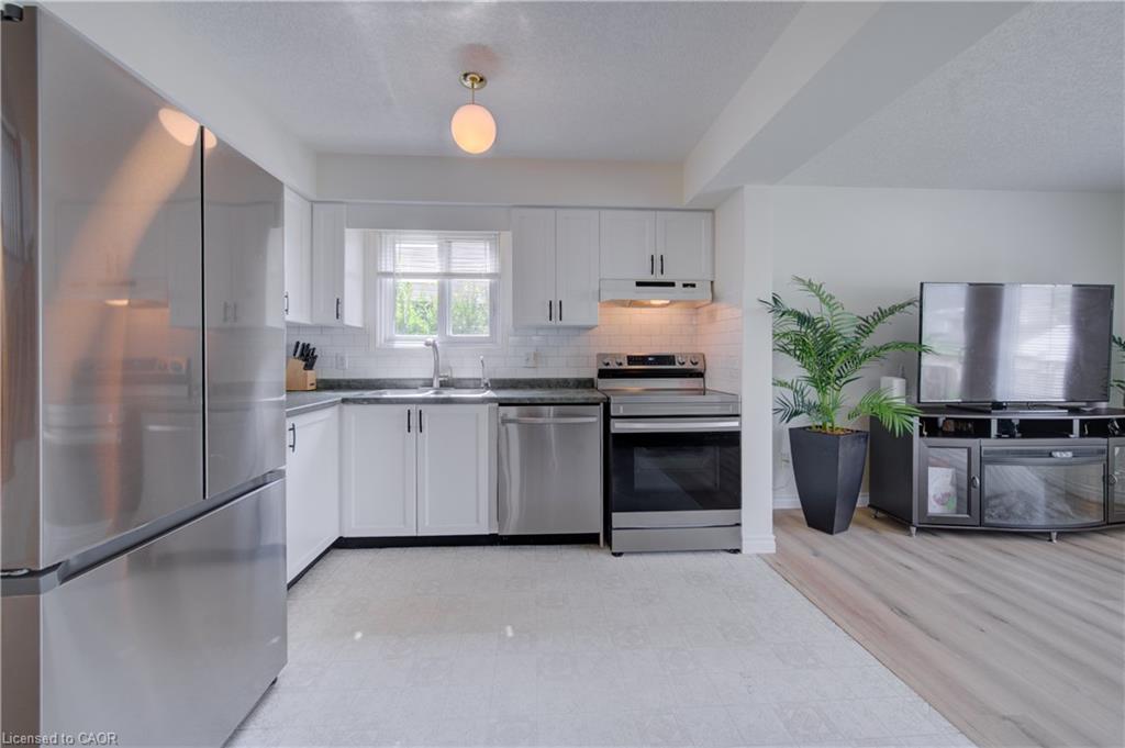 1064 Copper Leaf Crescent Property Photo 8