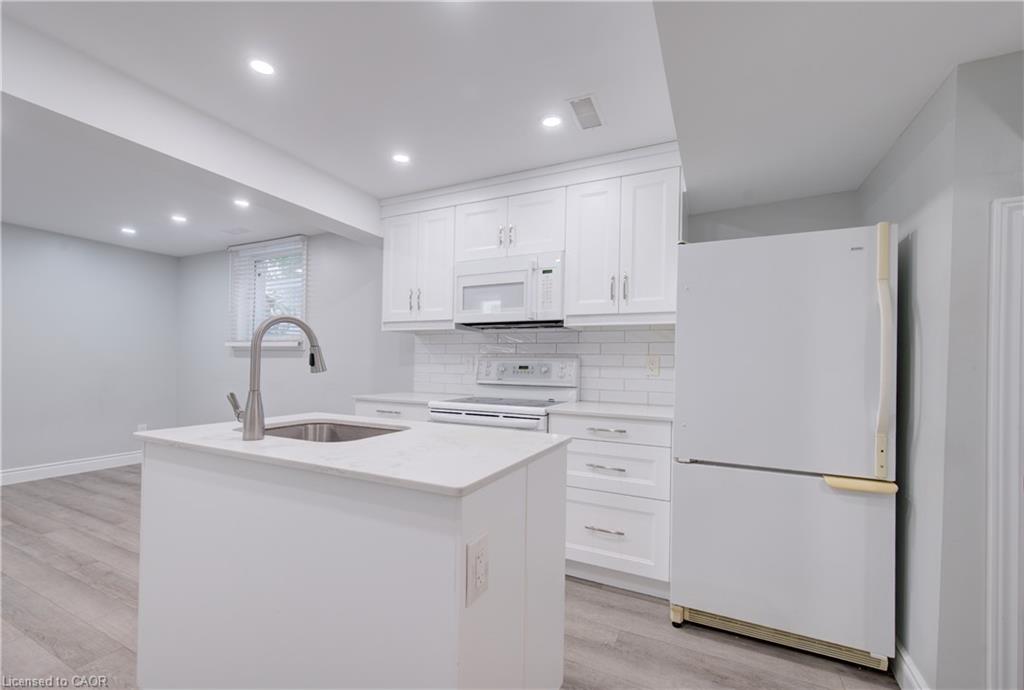 1064 Copper Leaf Crescent Property Photo 27