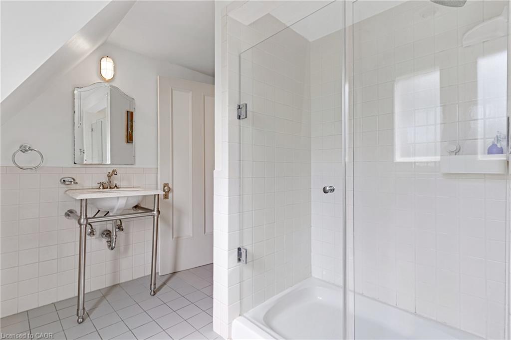 122 Dufferin Avenue Property Photo 42